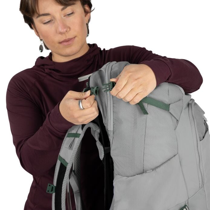 Mira™ 34 Hiking Hydration Backpack - US 8749